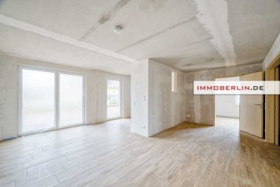 IMMOBERLIN.DE - Ersteinzug! Attraktive barrierefreie Wohnung mit Terrasse & Gestaltungspotential