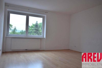 FREUNDLICHE 2 ZIMMERWOHNUNG MIT LOGGIA