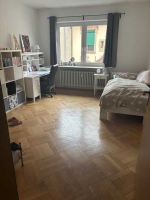 Helle 4-Zimmer-Wohnung mit zwei Balkonen zentral gelegen