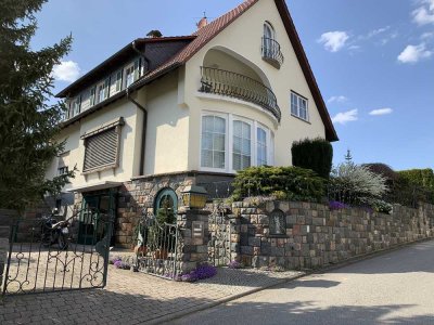 Eigenes Haus im Haus - 3-Zimmer-EG-Wohnung mit Terrasse und Einbauküche in Rimbach