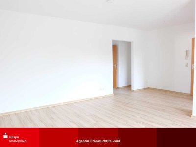 Neu-Isenburg! Renovierte 2 Zimmer Wohnung mit großem Balkon.