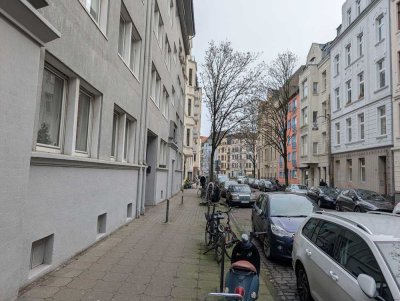 Provisionsfrei: Erstbezug nach Kernsanierung mit großem Balkon in der Südstadt