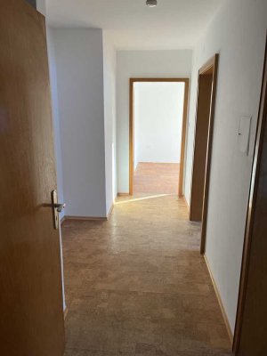 Vollständig renovierte Wohnung mit drei Zimmern,  Balkon und Einbauküche in Kaufering nahe HILTI