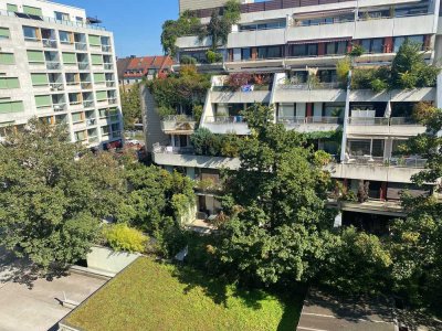 Schwabing-West – top renoviertes Apartment mit Balkon zum grünen Innenhof