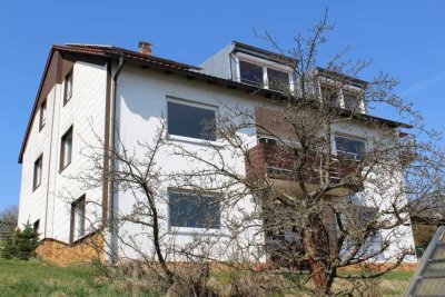 Helle, sonnige 4-Zimmer-Wohnung mit Balkon und EBK in Heinersreuth