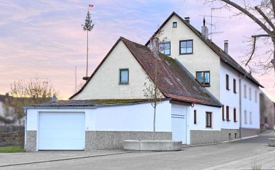 Großzügiges Familienhaus plus Einliegerwohnung & 2 große Garagen