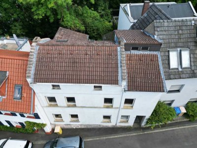 Kernsanierung oder Abriss - Einfamilienhaus mitten in Bonn-Duisdorf