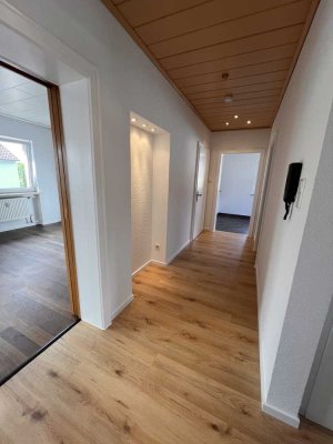 MODERNISIERTE Maisonette-Wohnung mit Garten, Garage, Werkstatt und Lagerraum – Zentrumsnah