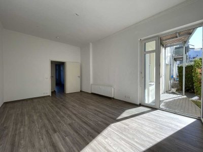 Helle 3-Zimmer-Wohnung mit Terrasse, Stellplatz & Badewanne - Erdgeschoss