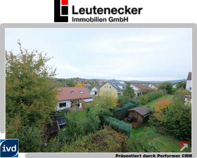 Platz für die ganze Familie: Mehrfamilienhaus mit 3 Wohnungen, großem Garten und tollem Weitblick