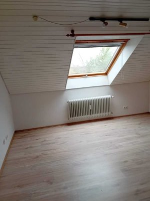 Helle 2-Zimmer  DG-Wohnung in Zweifamilienhaus in Mutlangen