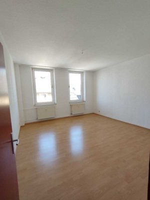 zentral | Balkon | renovierte große 3-Raum-Wohnung