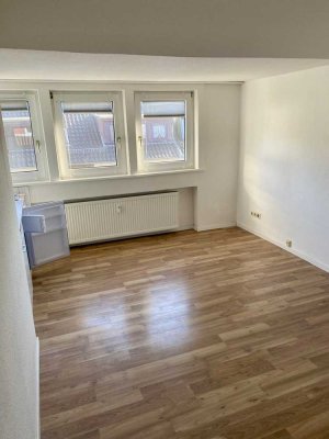 Vollständig renovierte Wohnung mit einem Zimmer und Einbauküche in Bad