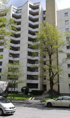 Sonnige 3-Zimmer-Wohnung mit Balkon und EBK in München Freimann