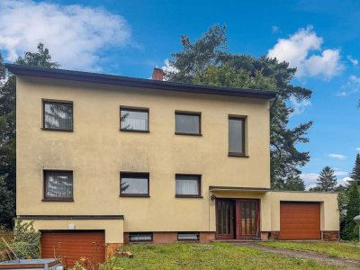 Sanierungsbedürftige 4-Zimmer-Wohnung im 2-Familienhaus mit Garage und Gemeinschaftsgarten in Berlin