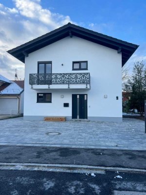 Erstbezug: ansprechende 2.5- Zimmer-Wohnung mit Balkon in Emmerting