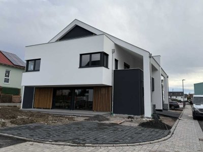 Moderne Neubau-Doppelhaushälfte mit 227qm Wohnfläche auf 375qm Grundstück