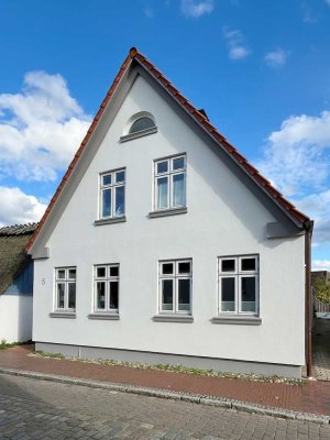 Stilvolles Haus im historischen Dorfkern von Maasholm mit Bauplatz