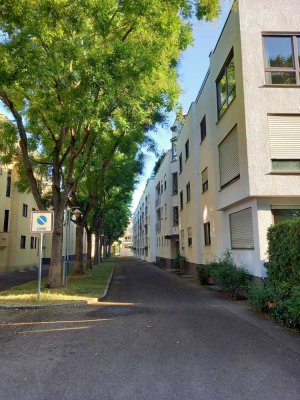 MÖBILIERTE 2,5-Raum-Wohnung mit 2 Balkone