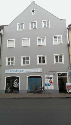 Im Zentrum - im Geschehen!
2-Zimmer Wohnung, auch für Studenten geeignet.
Zweibrückenstraße