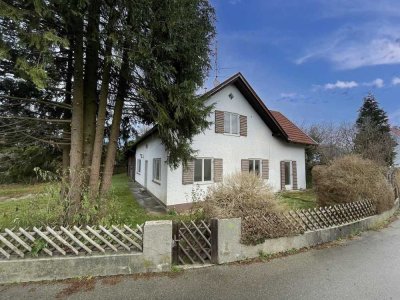 TEILRENOVIERTES WOHNHAUS + BAUPLATZ