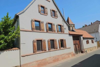 Großes ehemaliges Weingut mit uneinsehbarer Hof und Gartenfläche