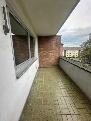 Modernisierte 3 Zimmer Wohnung in Köln-Mehrheim