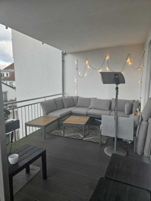 Neuwertige 3-Raum-Wohnung mit moderner Einbauküche und großem Balkon in Düsseldorf-Benrath