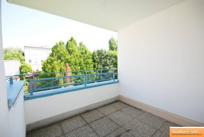 RENOVIERTE 4 ZIMMERWOHNUNG MIT LOGGIA