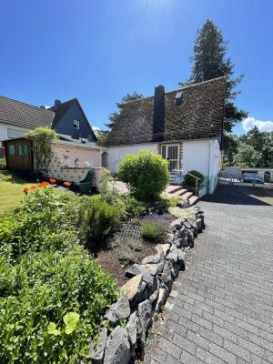 Sympathisches Einfamilienhaus in gepflegter Umgebung von Hillscheid,  mit Garten und Garage