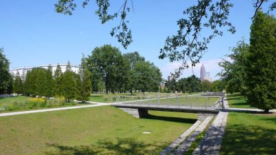 Sehr gefragte Rebstock Park Viertel, 4 Zi., EBK, 2 Bäder, Süd-West Balkon und viel Grün herum.