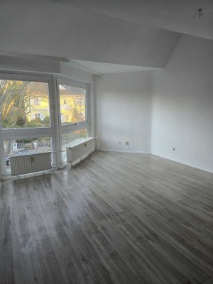 Leben in Frohnau - Dachterrassenwohnung mit 3,5 Zimmern sofort verfügbar