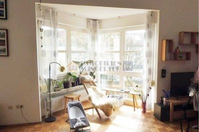 Bestlage am Rennplatz : 2,5 Zimmer-Galerie-Wohnung inkl. TG-Stellplatz