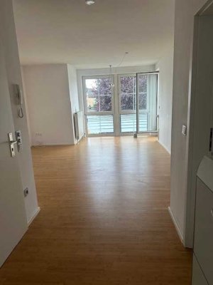 Geschmackvolle, modernisierte 2-Zimmer-Wohnung mit gehobener Innenausstattung mit EBK in Hanau