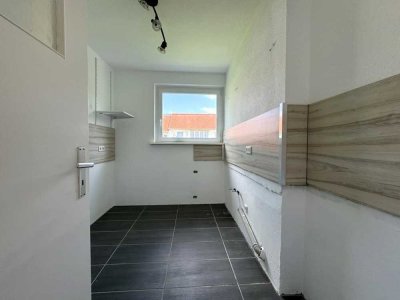 Schöne 3 Wohnung  mit Balkon und Einbauküche