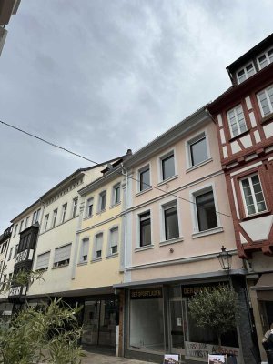 Stilvolle, geräumige 3,5-Zimmer-Wohnung mit Balkon in Neustadt