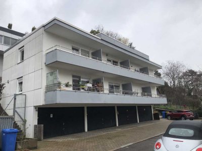 Geschmackvolle 1-Zimmer-Hochparterre-Wohnung mit Balkon und Einbauküche und Blick über Pforzheim