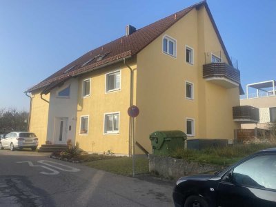 Gemütliche 3-Zi DG Wohnung mit EBK,Balkon, Stellplatz in Schalkhausen