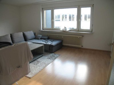 GERÄUMIGE 2-ZIMMERWOHNUNG MIT TAGESLICHTBAD UND OSTLOGGIA NÄHE FUSSGÄNGERZONE