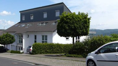 Besondere Wohnung mit fantastischem Ausblick ins Rheintal