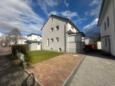 Modernes Wohnen im Zweifamilienhaus Komfort & Gemeinschaft vereint