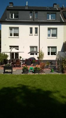 Wunderschönes Haus mit Einliegerwohnung und großem Garten / Garage - sofort einzugsbereit