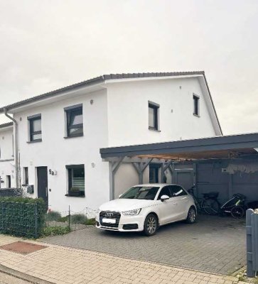 Reihenendhaus mit exquisiter Ausstattung und Doppel-Carport in begehrter Wohnlage