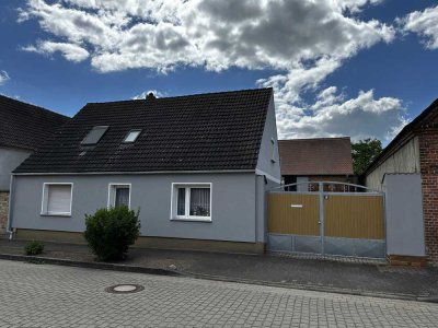 Gemütliches Einfamilienhaus in Walternienburg: mit idyllischem Garten und vielseitiger Scheune