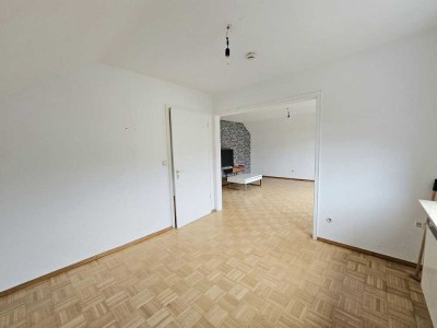 Preis VB. Großzügige  3,5 Zimmer Wohnung mit toller Aufteilung  Gartenanteil in ruhiger Lage!!