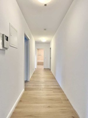 Familienwohnung: 4-Zimmer-Hochparterre mit Balkon und Einbauküche am Mainufer