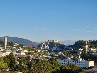 Panorama Aussicht 3-Zimmer-Wohnung, möbliert, mit Parkplatz, Loggia, Blick auf die Festung