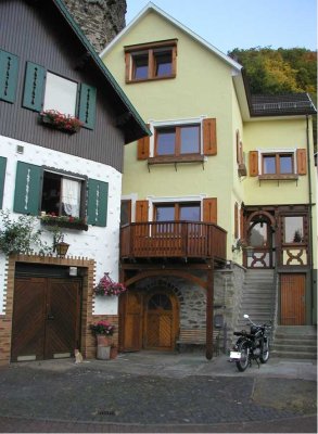 Riesiges Haus (4 Wohneinheiten) mit großem Grundstück und Nebengebäuden