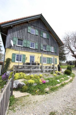 Traumhaft schöne Bauernhof-Hälfte mit herrlicher Fernsicht!