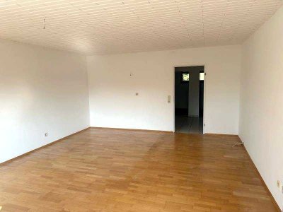 3-Zi.-ETW mit großem West-Balkon und 2 PKW Stellplätze in Roßdorf